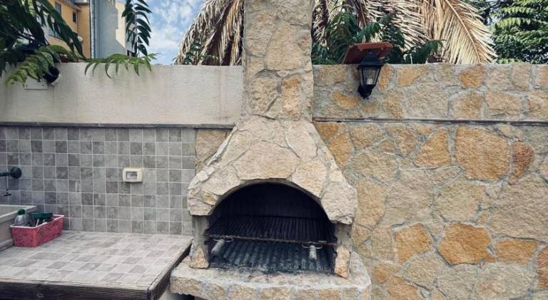 Holiday apartment with barbeque, patio & garden — photo 5