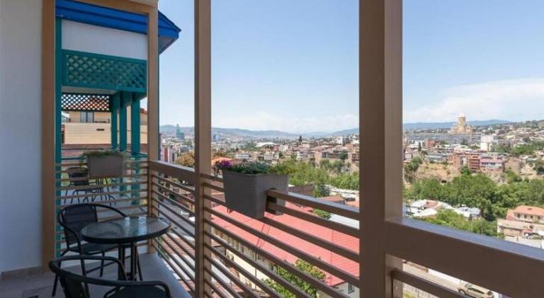 Apartment with patio | Close to Bridge of Peace | Pets are welcome — photo 4