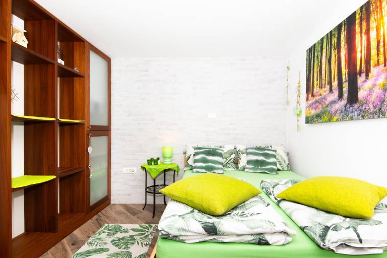Holiday apartment with patio in Izola