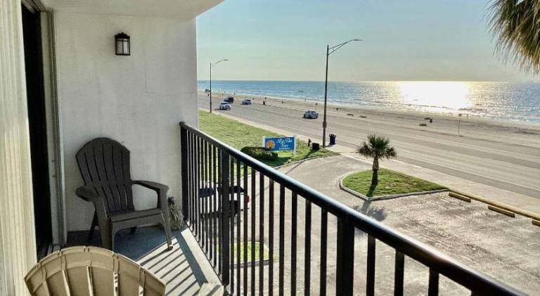 House with pool in Galveston, TX