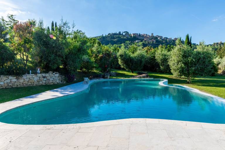 Villa with barbeque, yard & private pool — photo 3