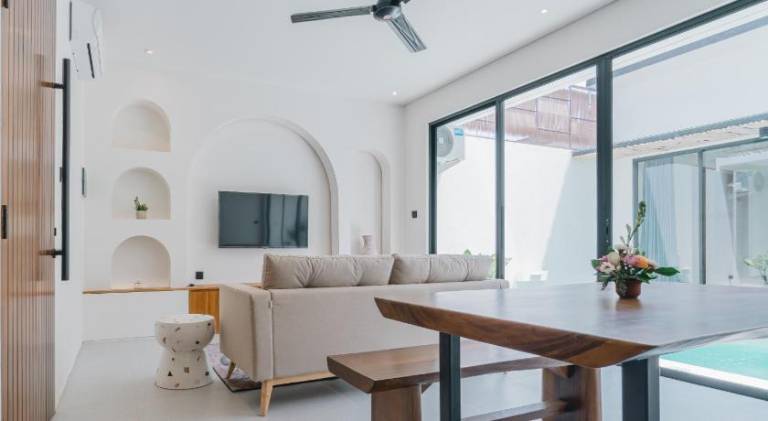 Wonderful villa with hot tub, private pool & patio | Good for workation | Dogs allowed — photo 3