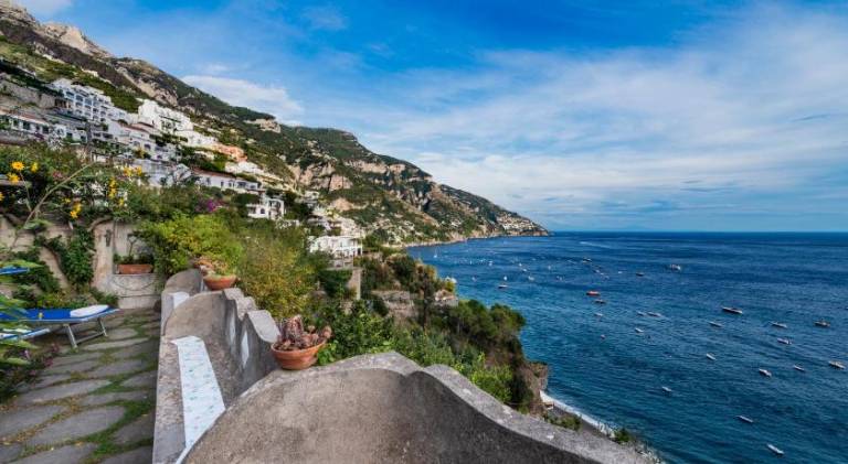 Vacation home with yard in Agerola