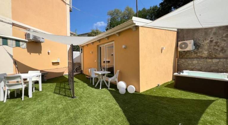 BURMARIA APARTMENT and ROOM with garden and jacuzzi in Ricadi