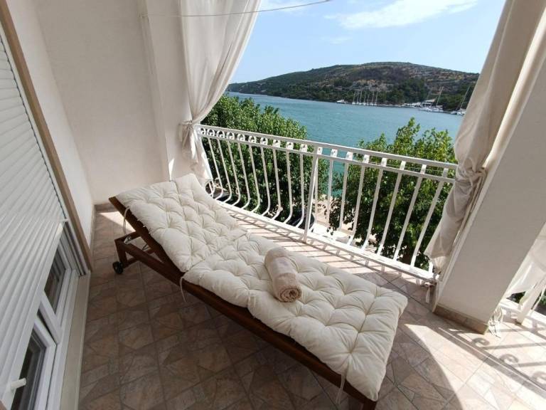 Family-oriented nice private room with garden, terrace & barbecue | Sea view | Dogs allowed — photo 2