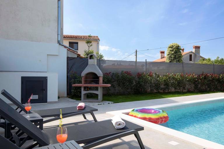 Fully equipped pleasant villa with yard, private pool & barbeque | Dogs allowed — photo 4