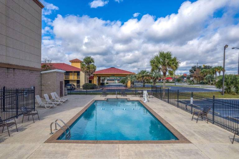 Baymont by Wyndham Savannah South — photo 3