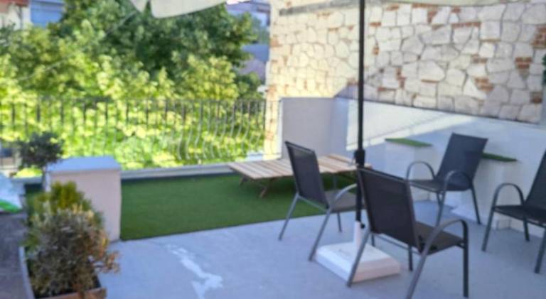 Apartment with terrace — photo 4