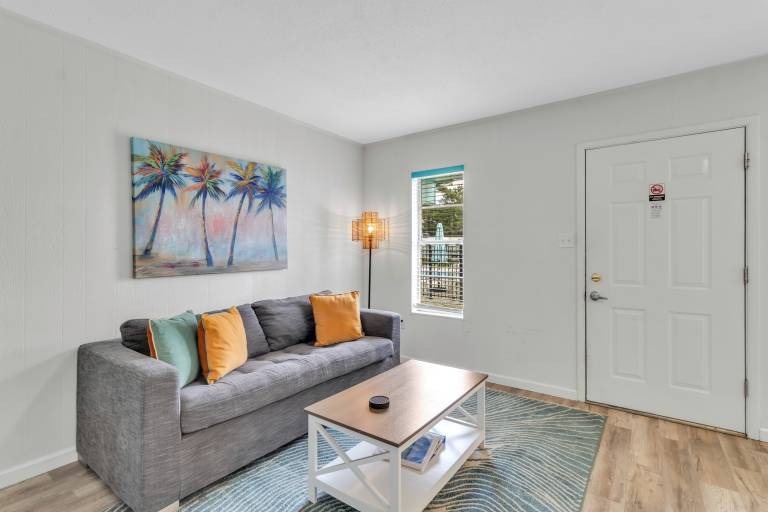 Condo with pool & barbecue — photo 3