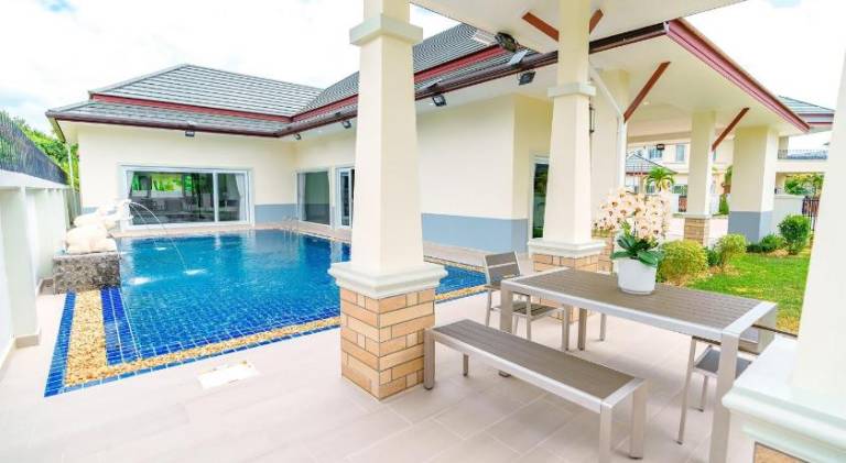 Villa with hot tub & pool | Pets allowed in Sattahip