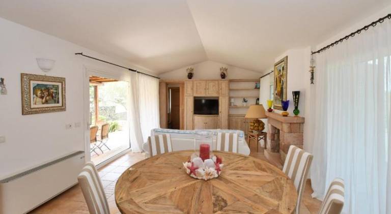 Villa with pool — photo 3