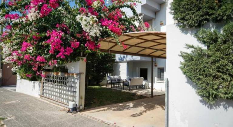 Pame Rentals - Cozy Glyfada Stay with Free Parking in Glyfada