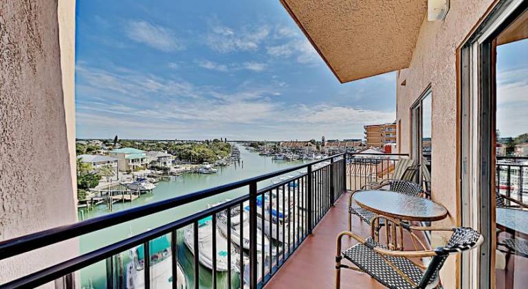 Serviced apartment with terrace, pool & jacuzzi | Beach nearby | Pets are welcome — photo 2