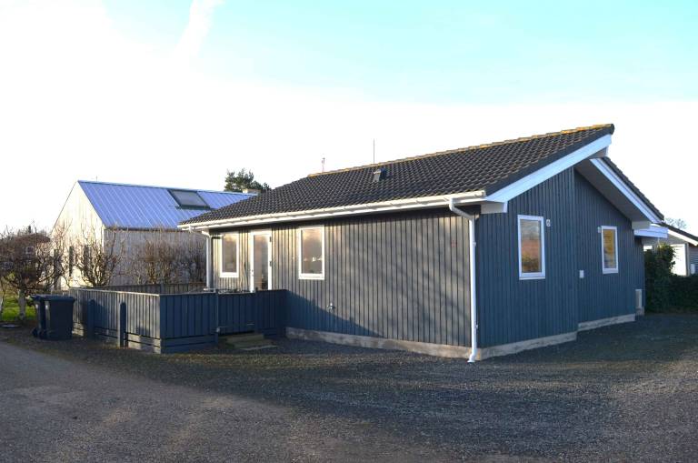 Vacation home with yard & barbecue — photo 3