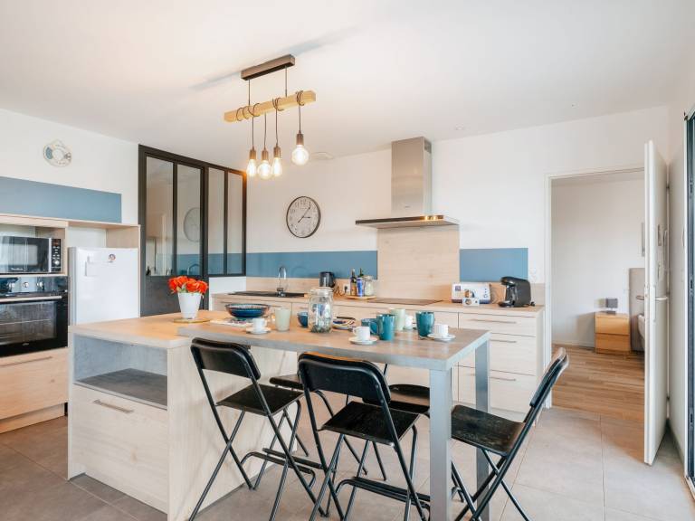 Vacation home with terrace — photo 2