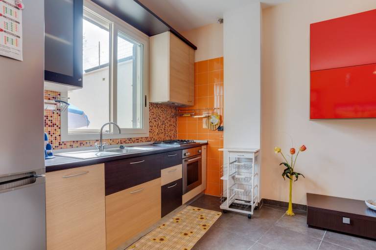 Holiday apartment with barbeque & yard — photo 4