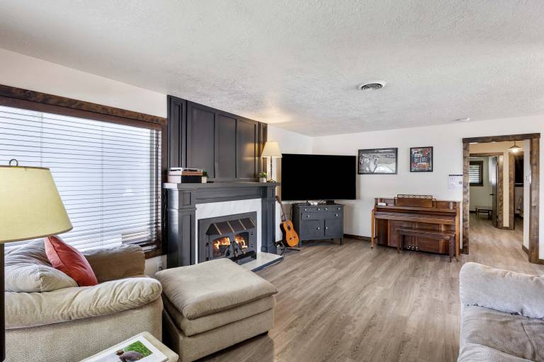 Lakefront Washington Home w/ Private Pool & Sauna — photo 4