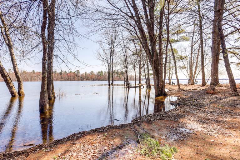 Walk to Private Beach & Boat Launch Mayfield Home