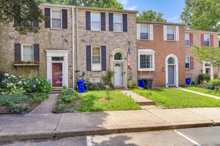 25 Mi to Downtown Baltimore & DC Apt w Patio