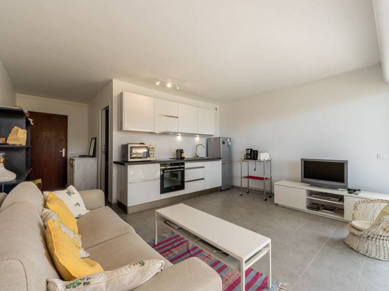 Rental apartment with yard — photo 5