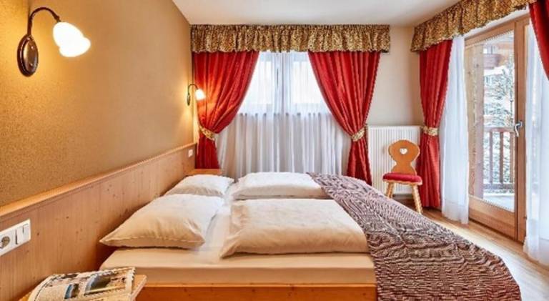 Apartment with patio in Badia