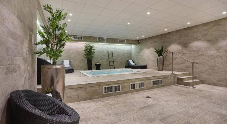 Serviced apartment with yard, hot tub & sauna | Near Sacré-Cœur | Good for workation — photo 2