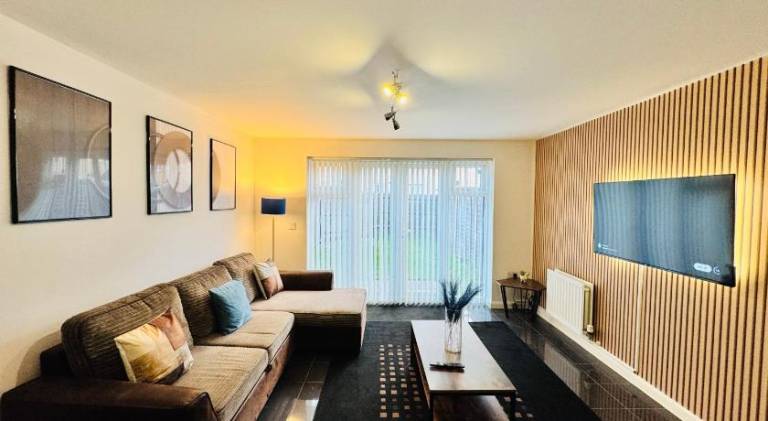 House | Suitable for remote work in Leicester