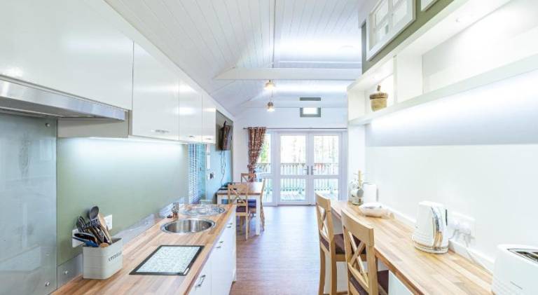 Chalet with hot tub — photo 4