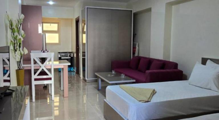 Apartment with pool — photo 2