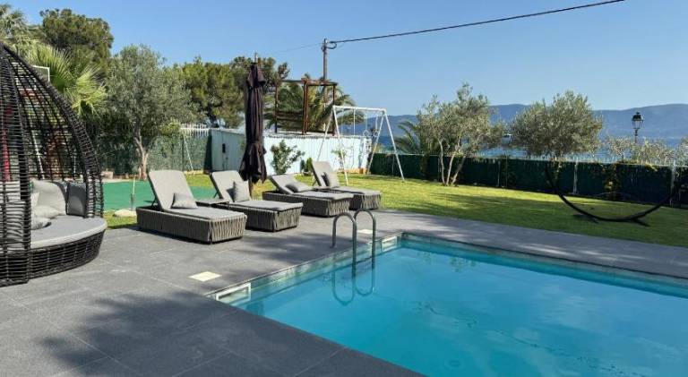 Zoza Luxury villa isthmia by the sea with private pool in Loutraki-Agioi Theodoroi
