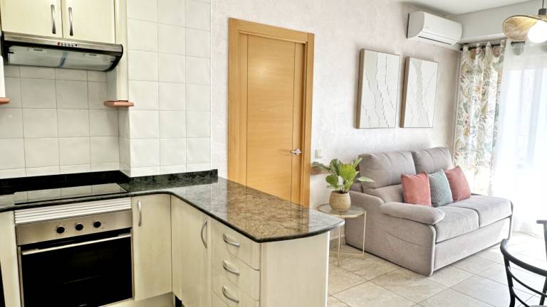 Family-oriented pleasant rental apartment with yard, patio & pool | Close to the beach | Pets allowed — photo 4