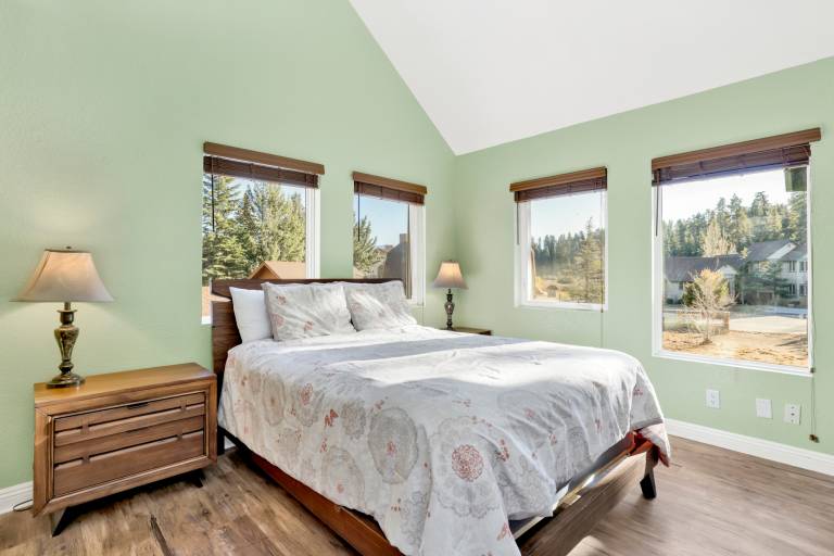 Fawnskin Chalet Dual-Unit Retreat Hot Tub, Game Room, Dog Run Walk to Lake & Marina — photo 5