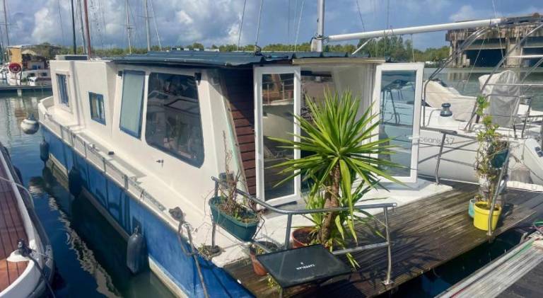 Boat with 1 room for 2 persons in Bordeaux