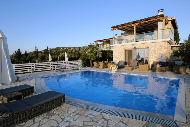 Children-friendly charming villa with barbeque, yard & private pool | Mountain view | Pets allowed — photo 4