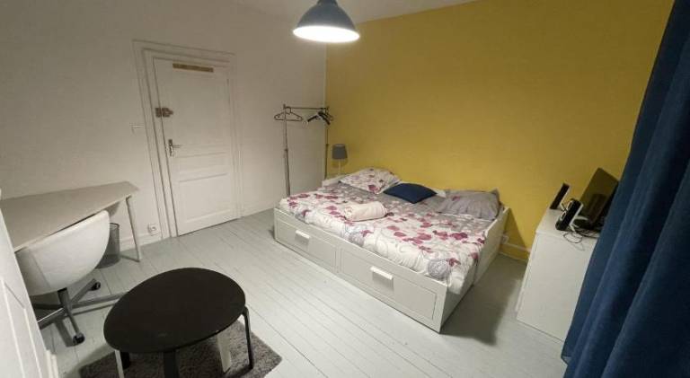 Holiday apartment with 2 rooms for 3 persons in Limoges