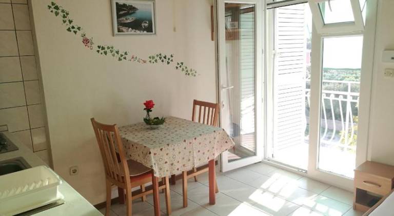 Apartment with grill, garden & terrace — photo 4
