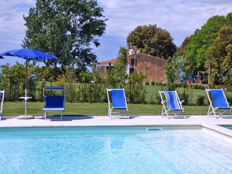 Family-oriented lovely house with BBQ, garden & patio | Pets allowed — photo 3