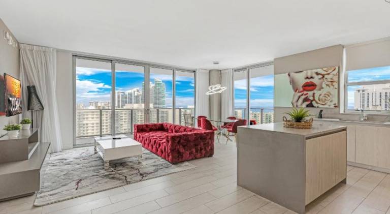 Hyde Beach House Resort - 2BD-2BA Ocean View Luxury Resort - 5 MIN FROM BEACH - 6 GUESTS — photo 2