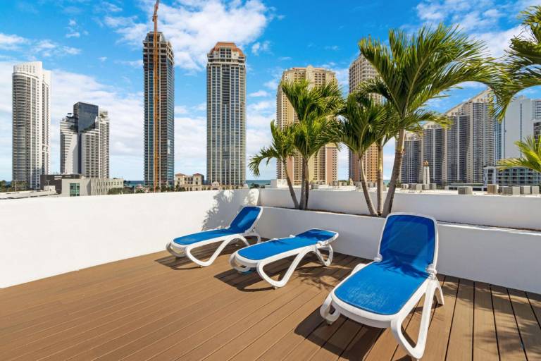 Roami at Sunny Isles — photo 4