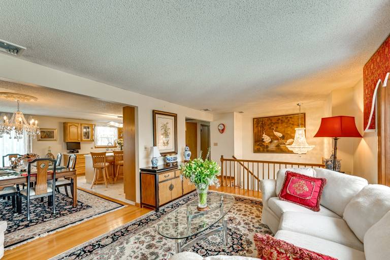 Spacious Yard w Gazebo Charming Windsor Retreat