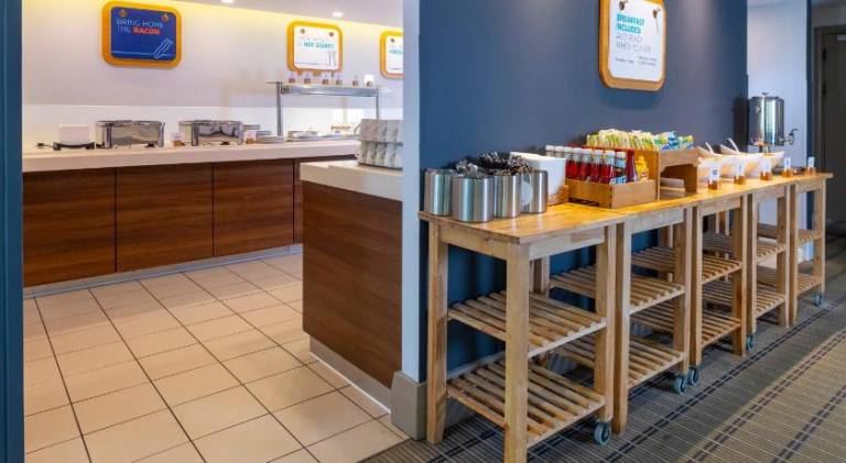 Holiday Inn Express Northampton - South By IHG — photo 5