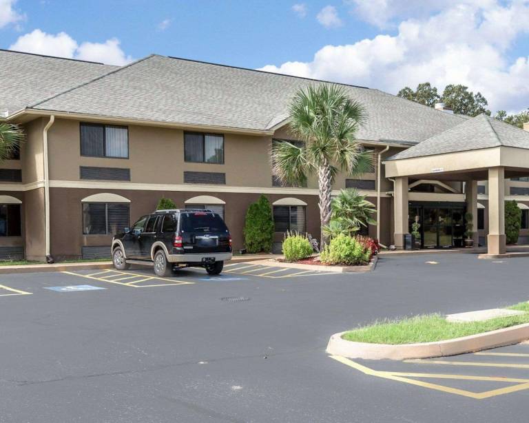 Comfort Inn & Suites - near Robins Air Force Base Main Gate in Warner Robins, GA