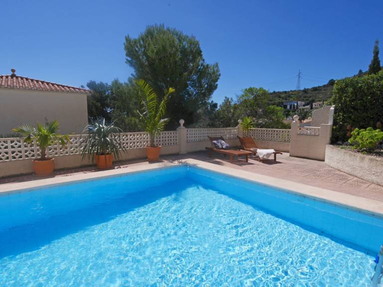 House with barbeque, private pool & yard — photo 3