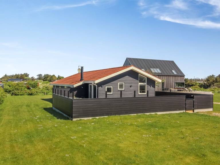 Vacation home with grill, patio & sauna — photo 5