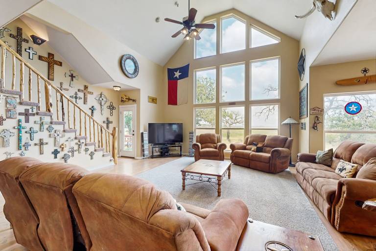 House Lake Buchanan