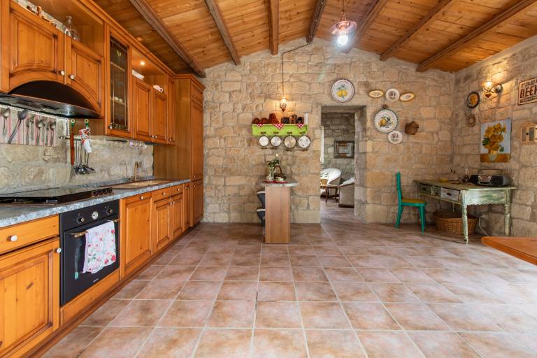 Fully equipped charming house with terrace, fast internet & BBQ | Mountain view | Good for workation | Pets allowed — photo 5