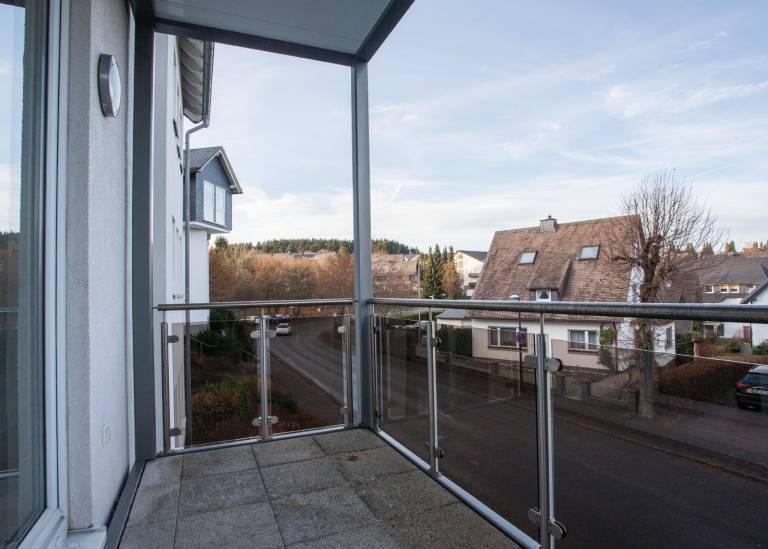 Beautiful, modern apartment has a large living room, close to citycentre — photo 2
