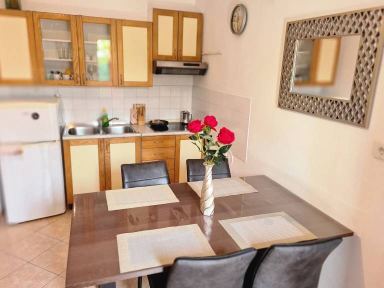 Holiday apartment with terrace — photo 5