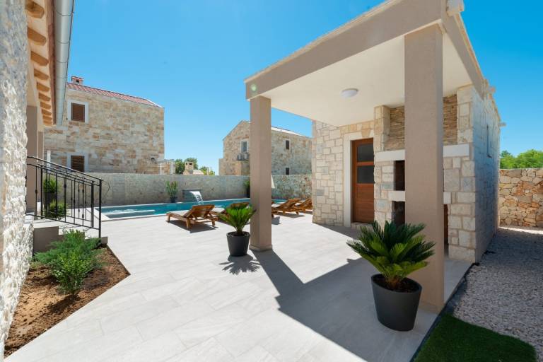 Fully equipped villa with private pool, sauna & grill | Pets allowed — photo 4