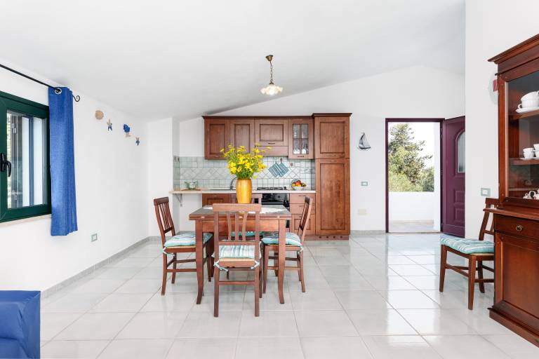 Holiday apartment with yard, barbeque & fast internet | Beach view — photo 4